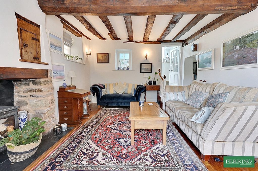 Property photo 3 of 31 Sitting Room