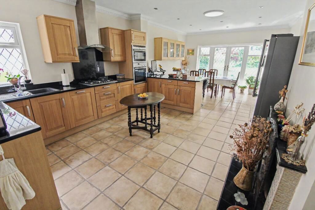Property photo 3 of 27
