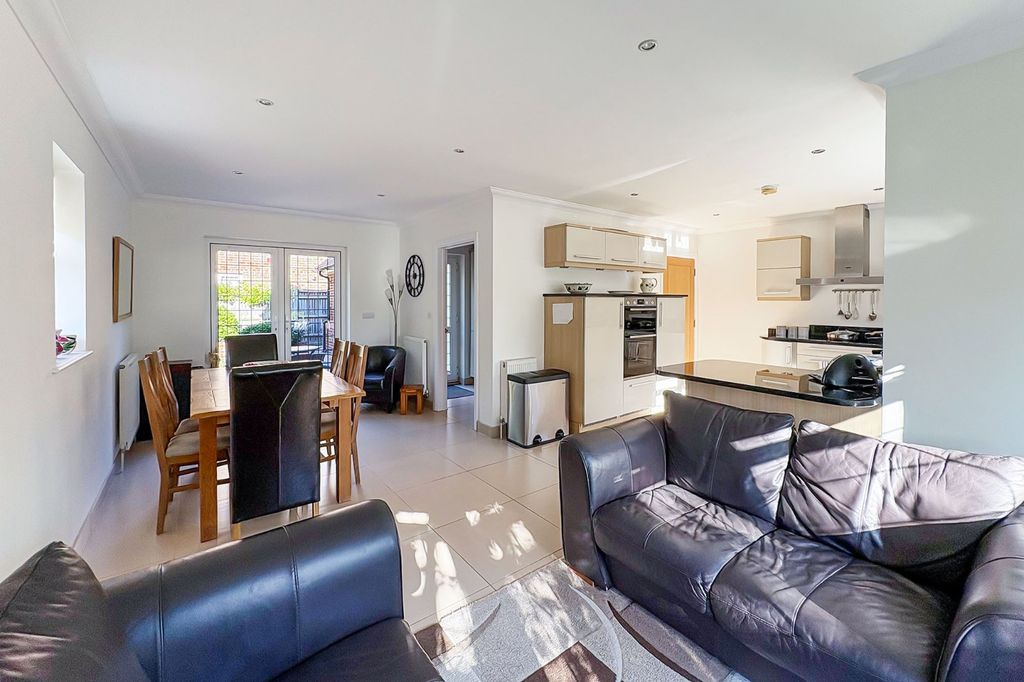Property photo 2 of 21 Picture No. 91