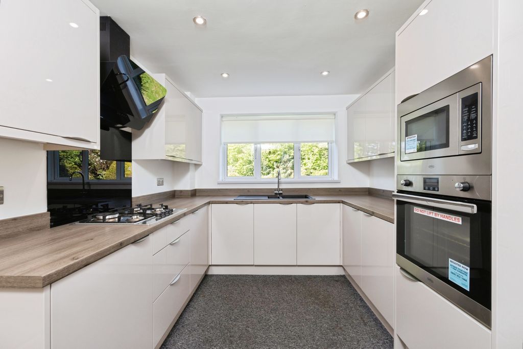 Property photo 2 of 13 1Y8A0077