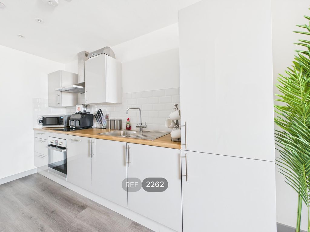 Property photo 1 of 14 Kitchen / Living Area