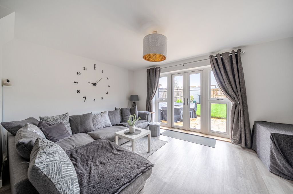 Property photo 2 of 23 1410227-7-698c543...