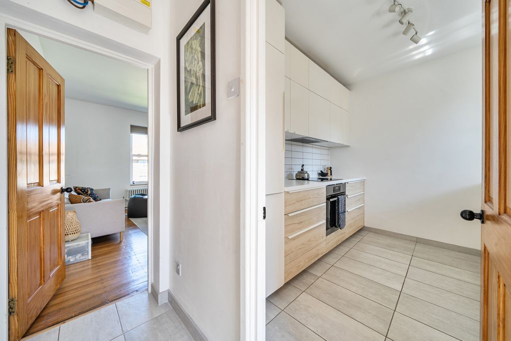 Property photo 2 of 20 1438097-12-69d4Eb...