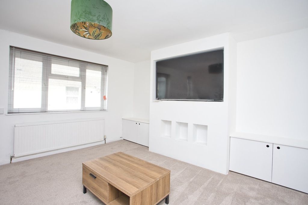 Property photo 2 of 8 Picture 2