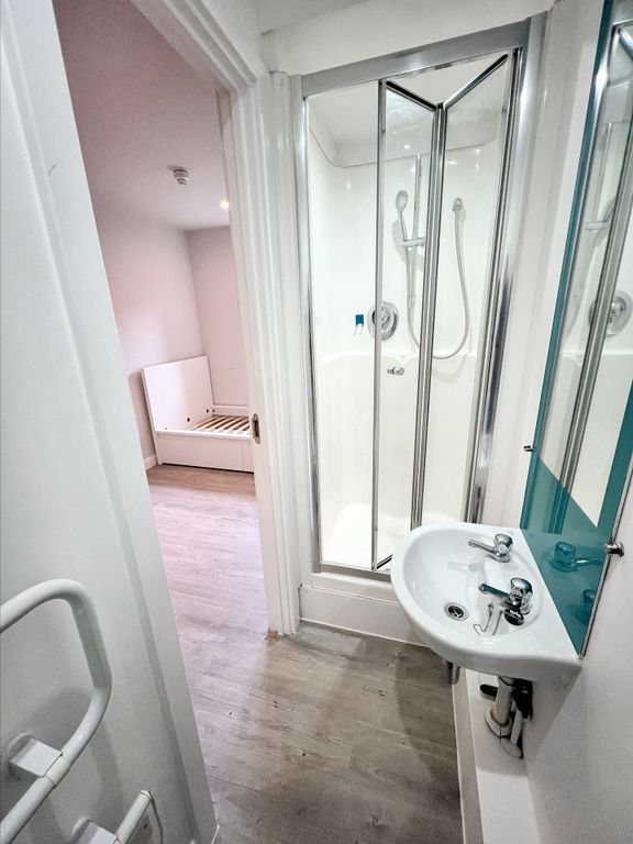 Property photo 2 of 5 16 En Suite.Jpeg