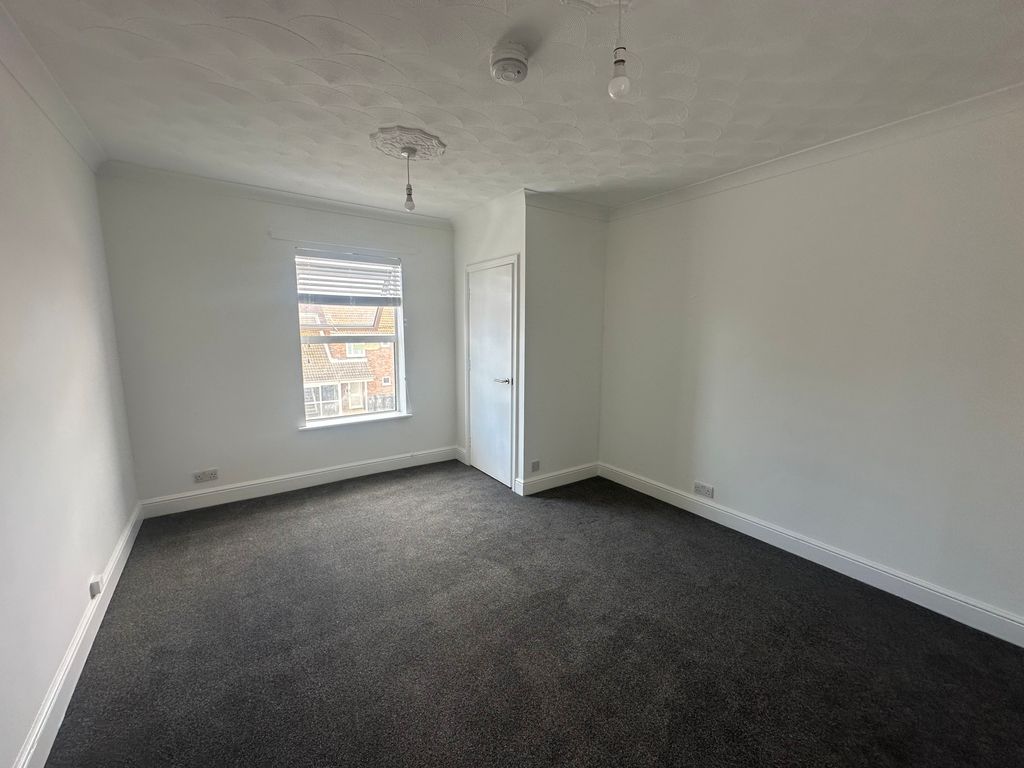 Property photo 3 of 6 Living Room