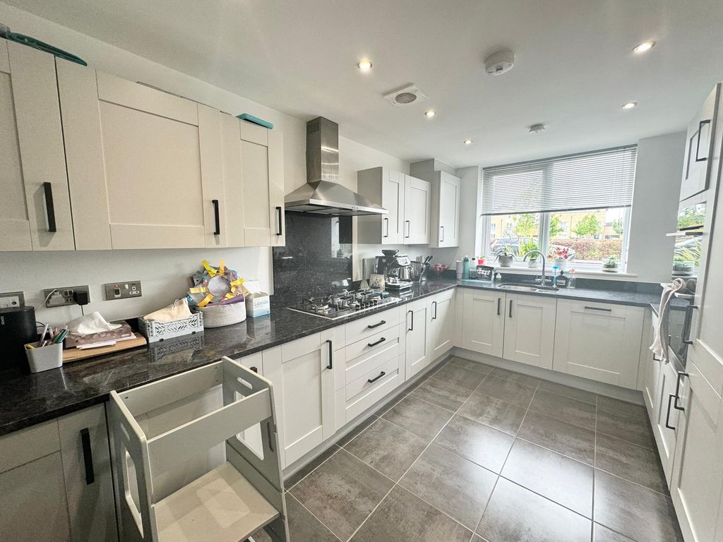 Property photo 2 of 19 Kitchen