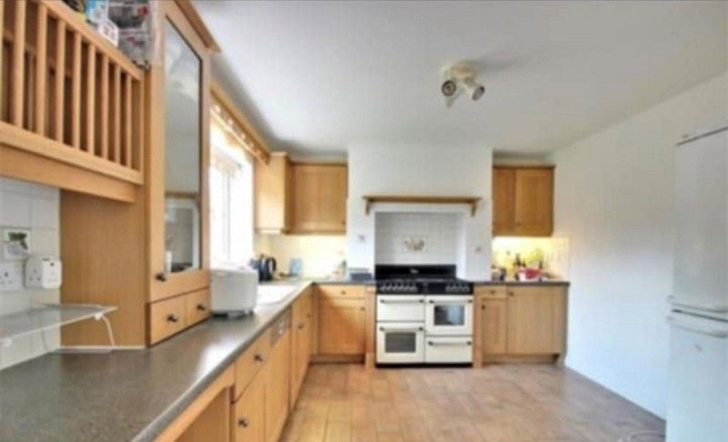 Property photo 3 of 10 Kitchen Area