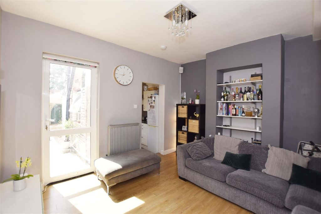 Property photo 3 of 13 Lounge.Jpg