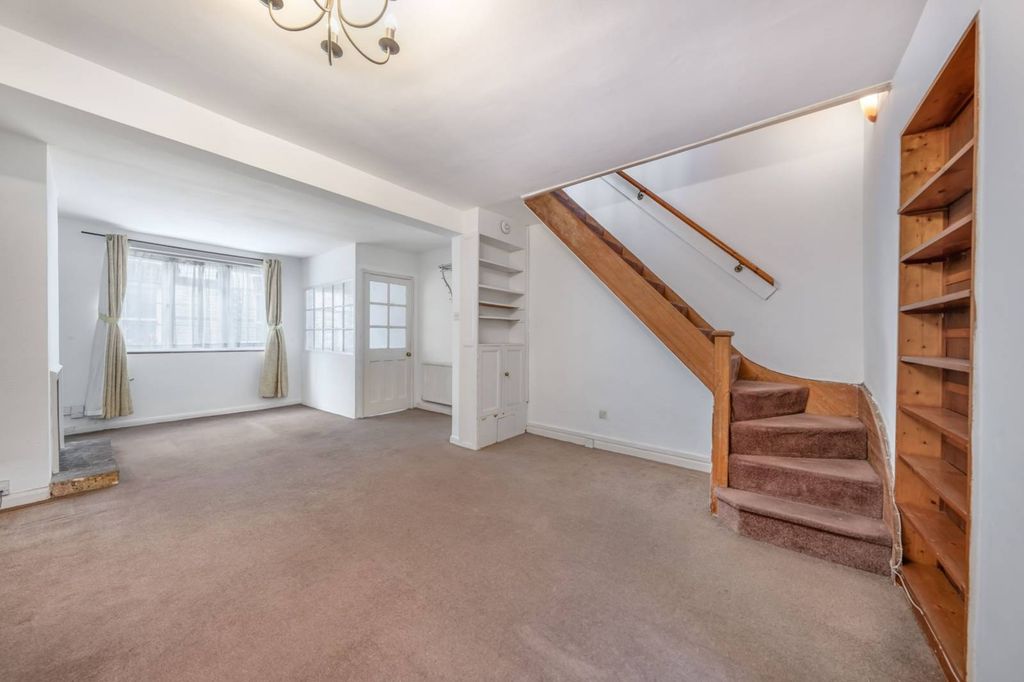 Property photo 3 of 18