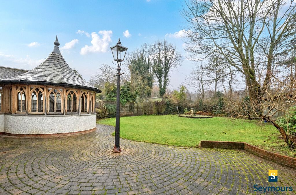 Property photo 2 of 18 Garden