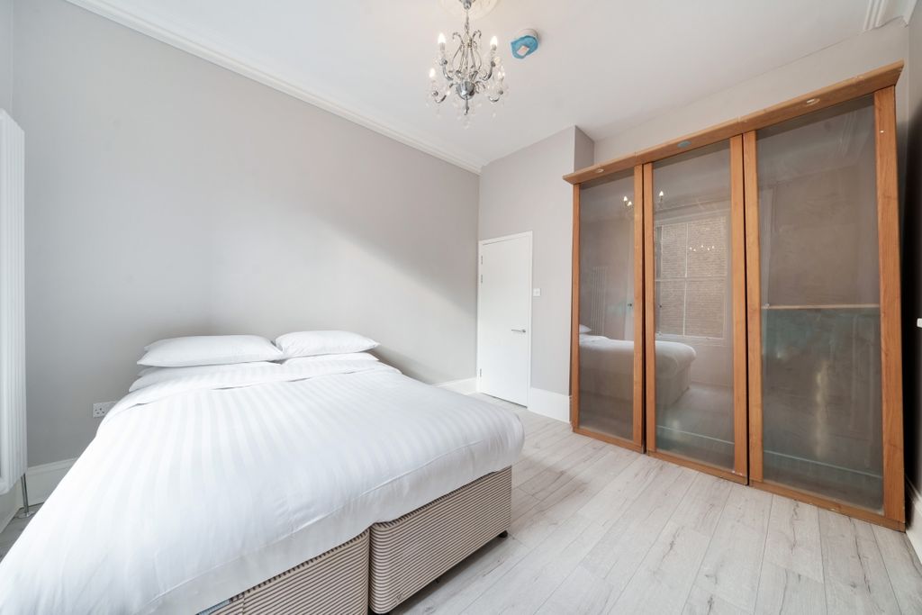 Property photo 3 of 9 Bedroom