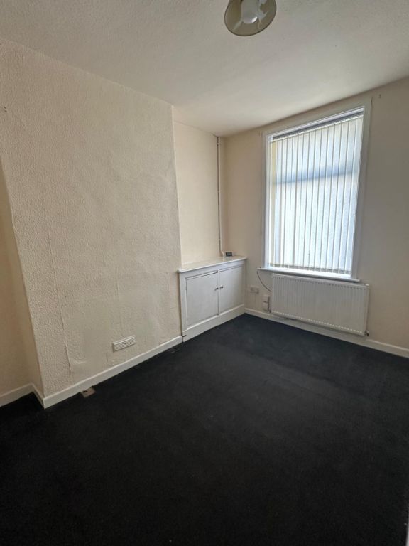 Property photo 2 of 7 Landlord Refurb 08.04 (20)