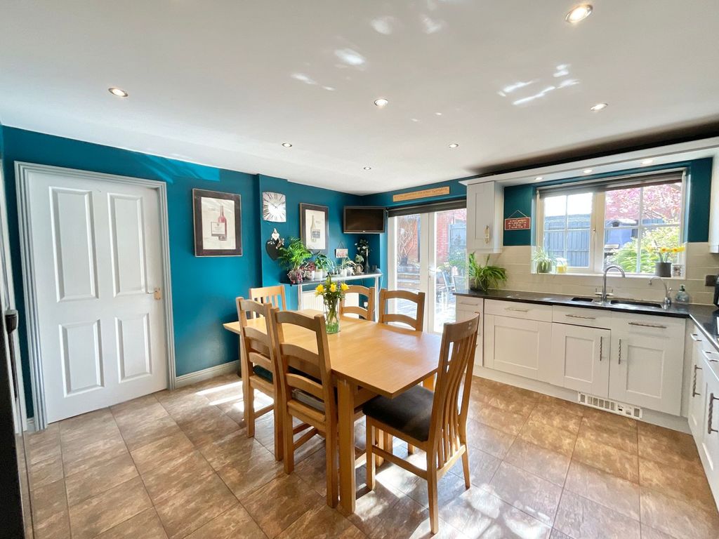 Property photo 3 of 32