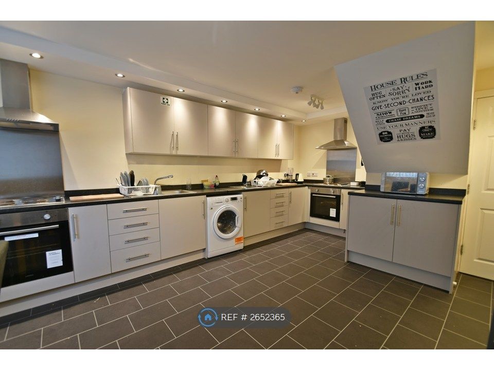 Property photo 1 of 6 Kitchen