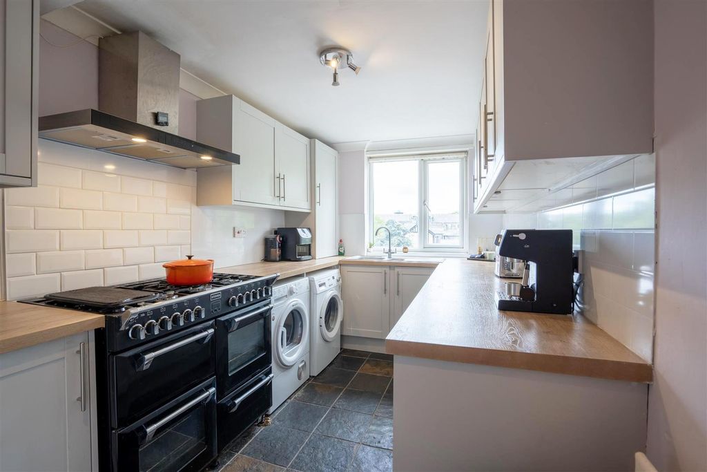 Property photo 3 of 8 Kitchen