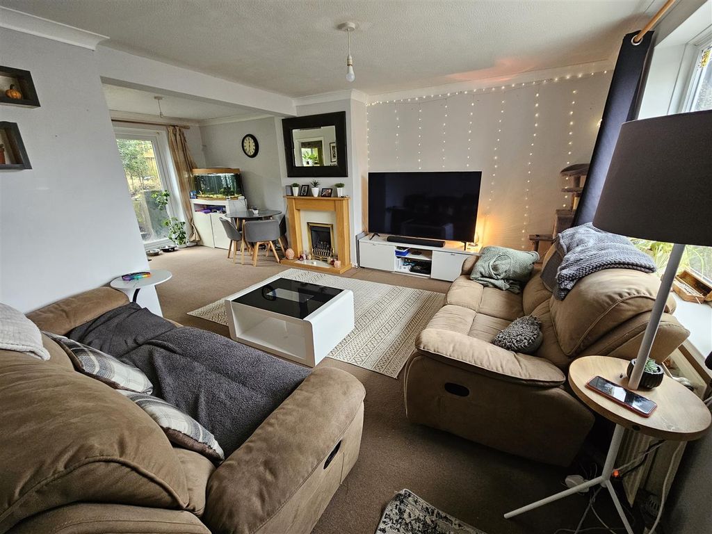 Property photo 2 of 15 Lounge Diner.Jpg