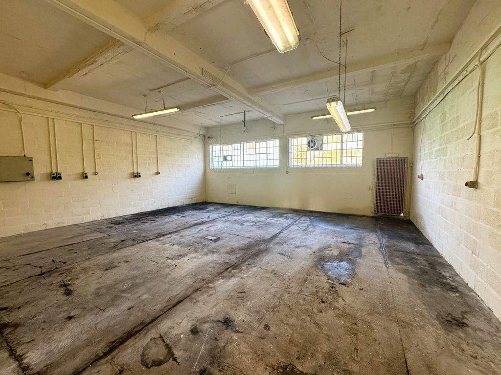 Property photo 2 of 9 Photo 14