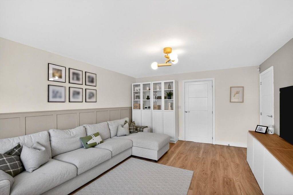 Property photo 3 of 20 5Thompsonway-32.Jpg