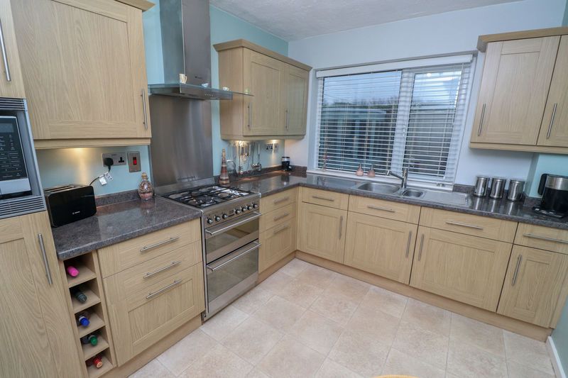 Property photo 3 of 18 Kitchen