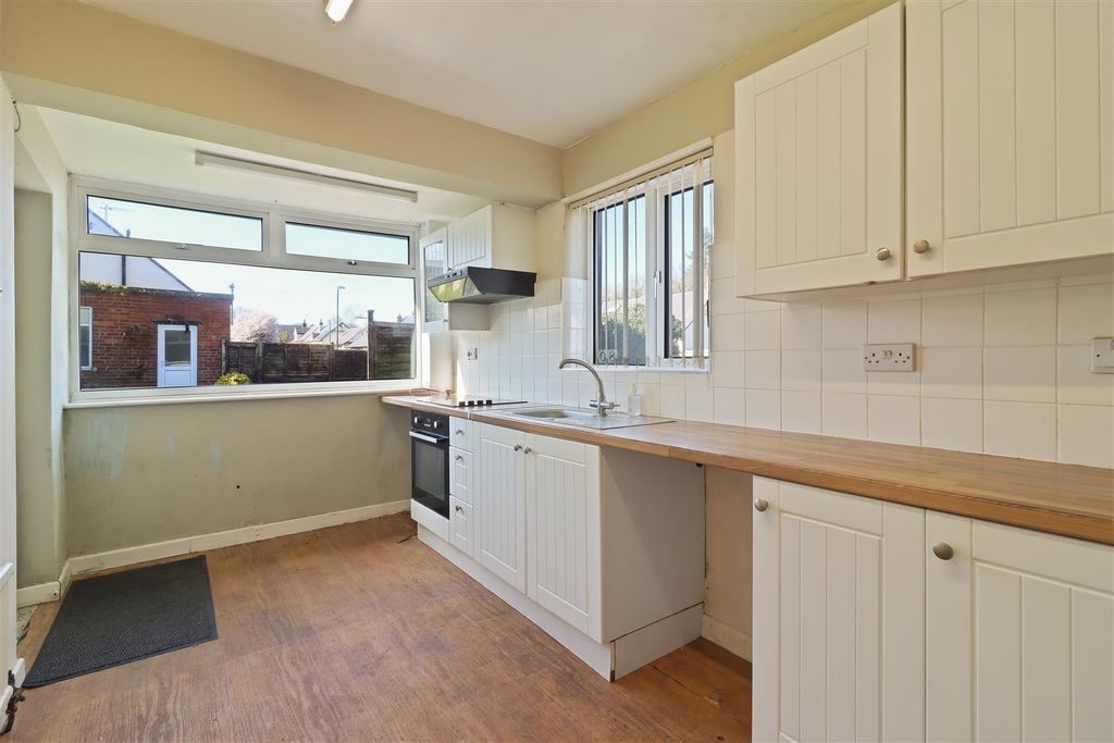 Property photo 2 of 25 Kitchen