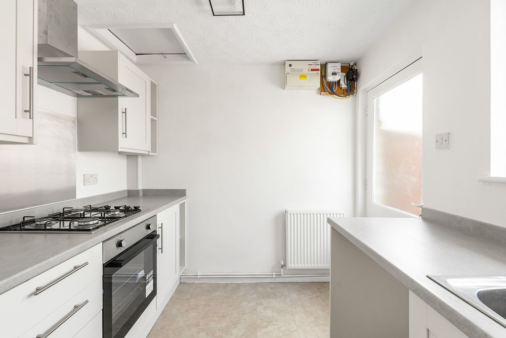 Property photo 3 of 14 Kitchen
