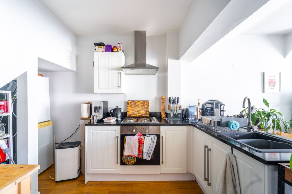 Property photo 3 of 8 Mba00928