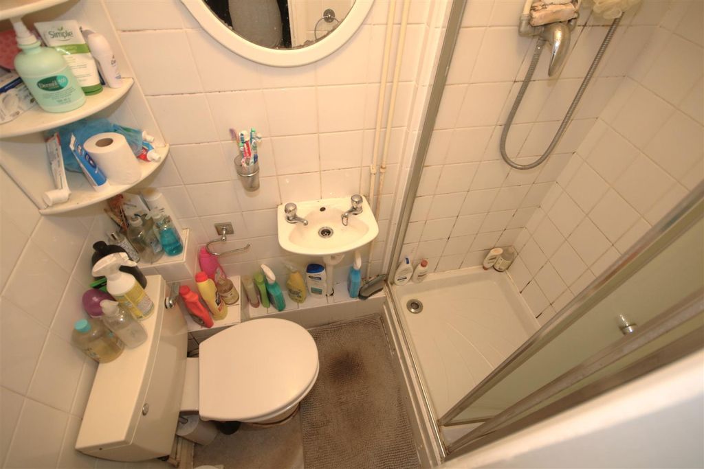 Property photo 3 of 18 WC.Jpg