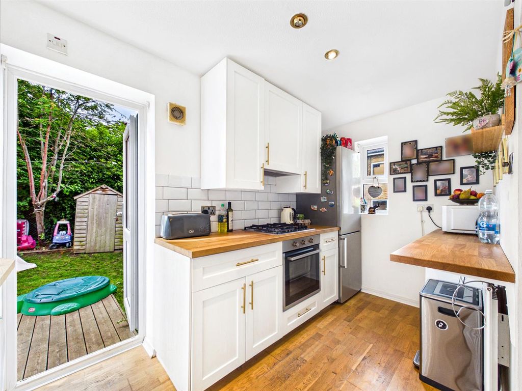Property photo 3 of 17 Cam01358G0-Pr0235-Still009.Jpg