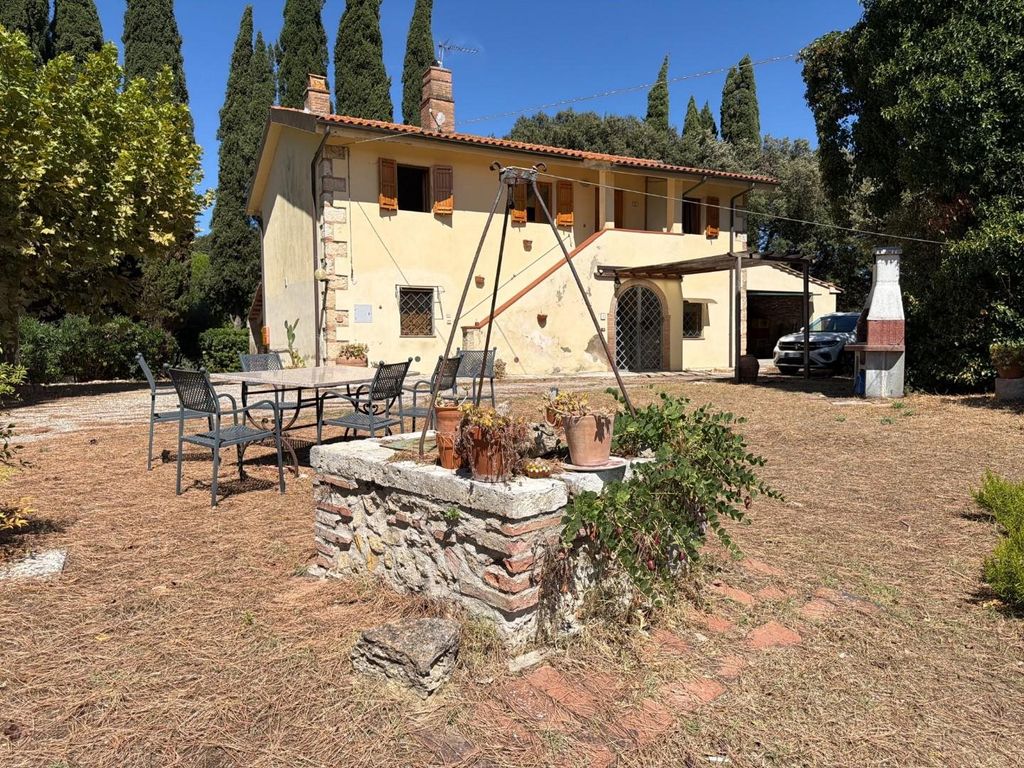 Property photo 1 of 21 Panoramic Country House On A Hill