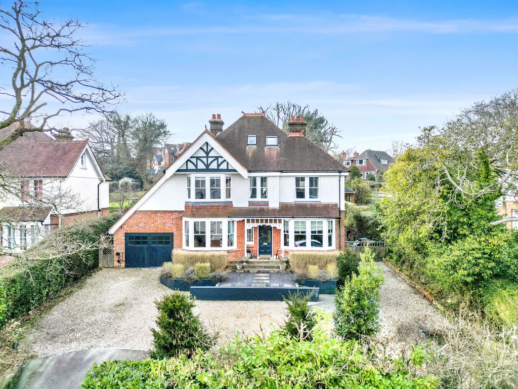 Property photo 1 of 32