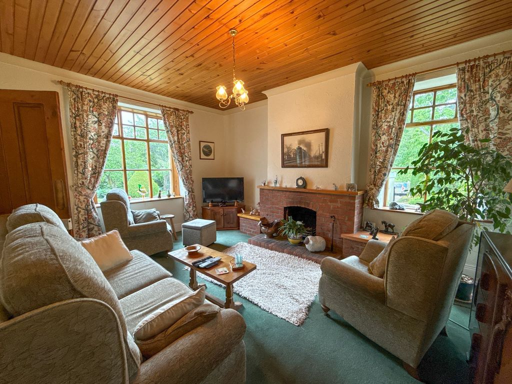 Property photo 2 of 12 Lounge