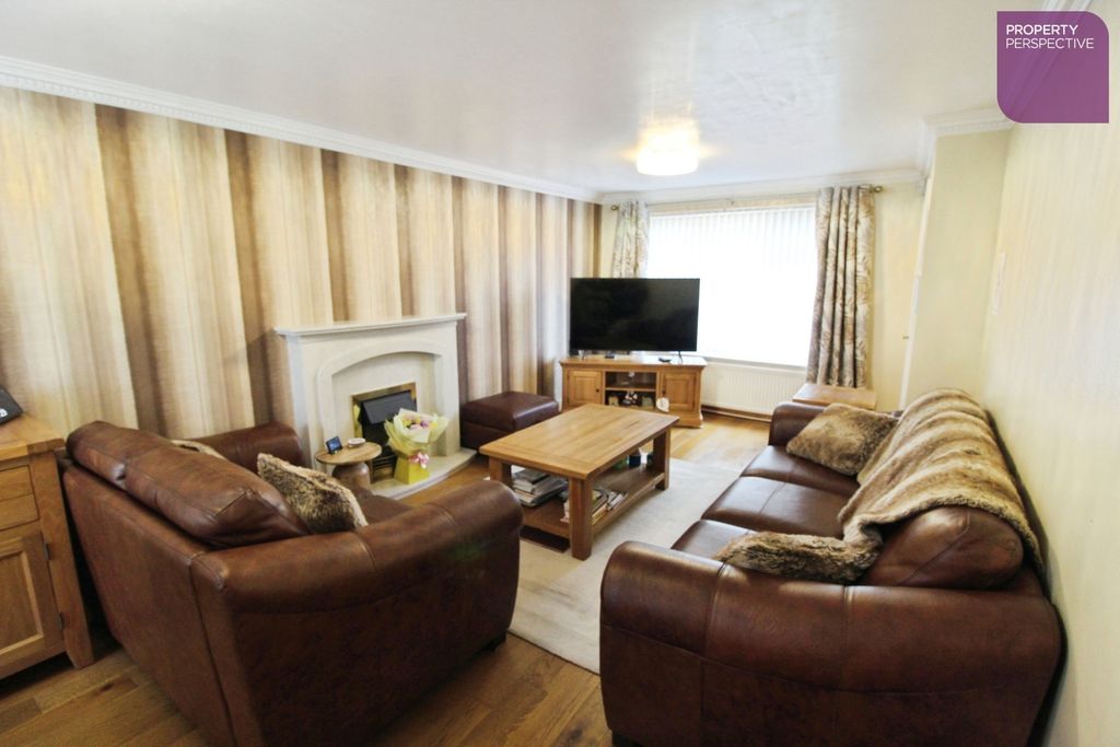 Property photo 2 of 12 Lounge