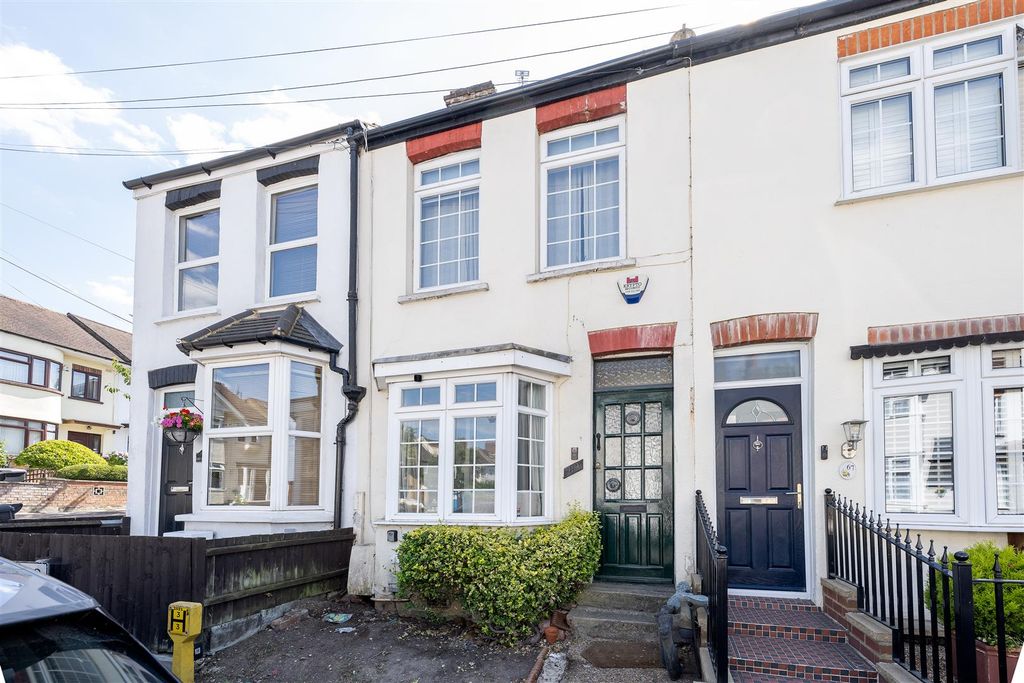 Property photo 1 of 26 Brunel Road, Ig8