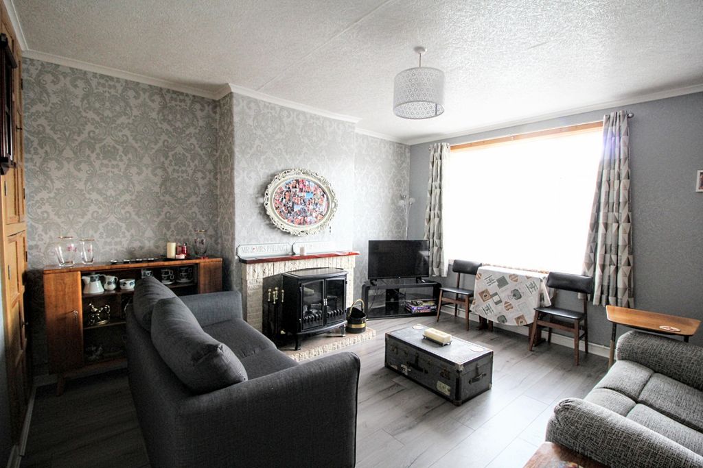 Property photo 2 of 12 Lounge