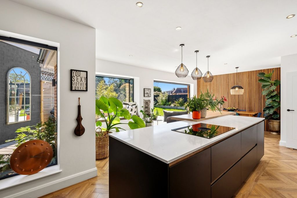 Property photo 3 of 24