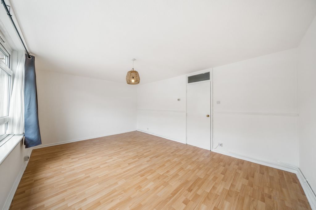 Property photo 2 of 7 8, 237 North End Rod, W14, Martin & Co, Web (7)