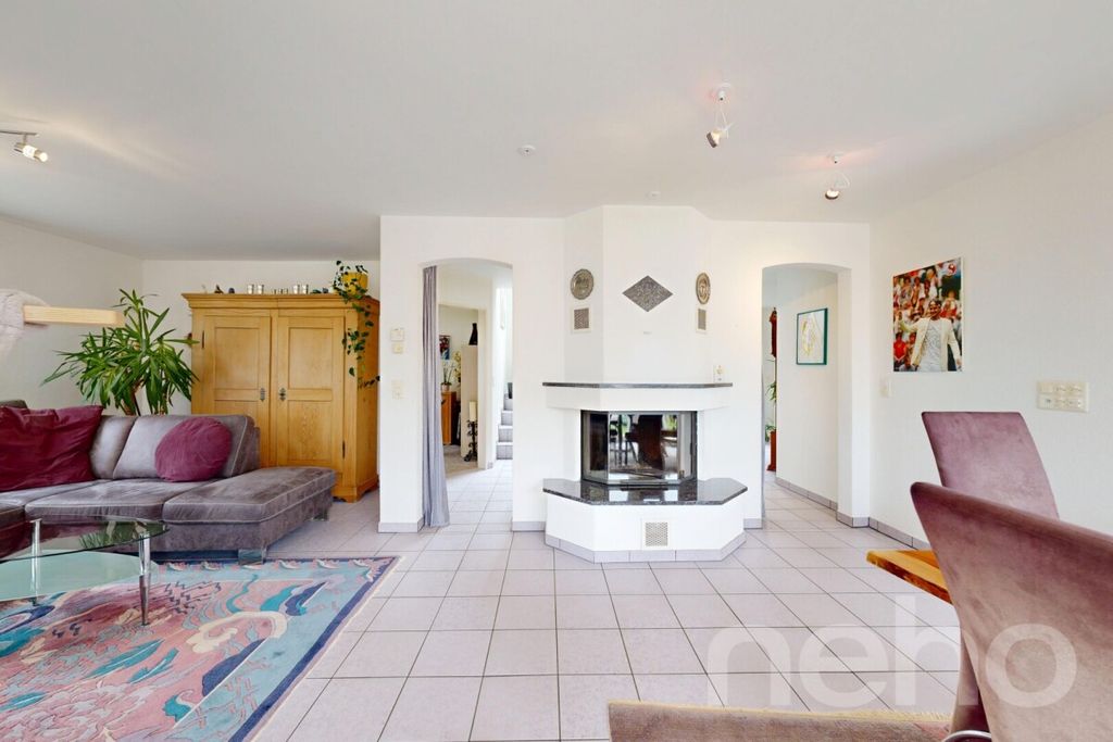 Property photo 3 of 12