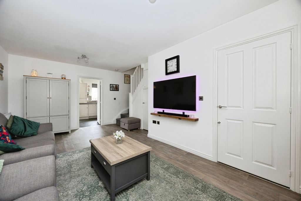 Property photo 2 of 25