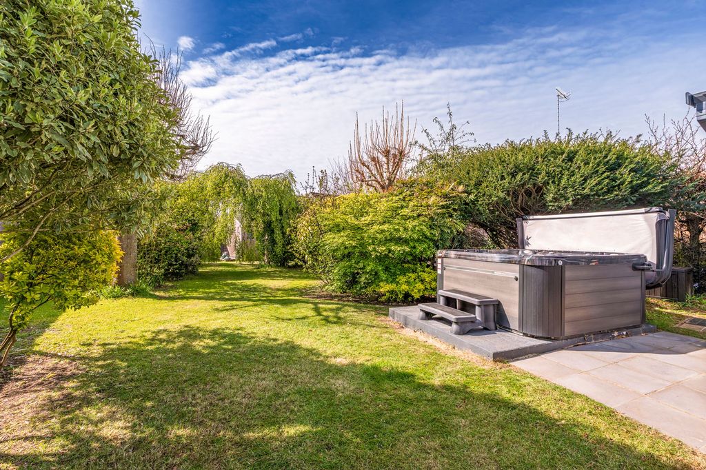 Property photo 2 of 40 Garden