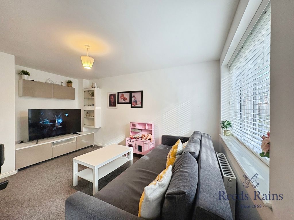 Property photo 2 of 15 Pbox-Img.Jpg
