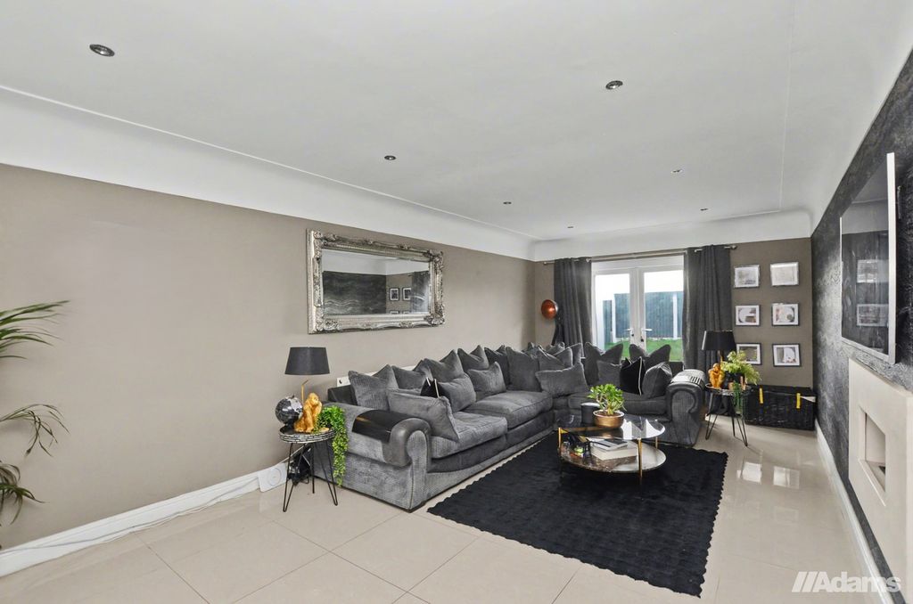 Property photo 3 of 31