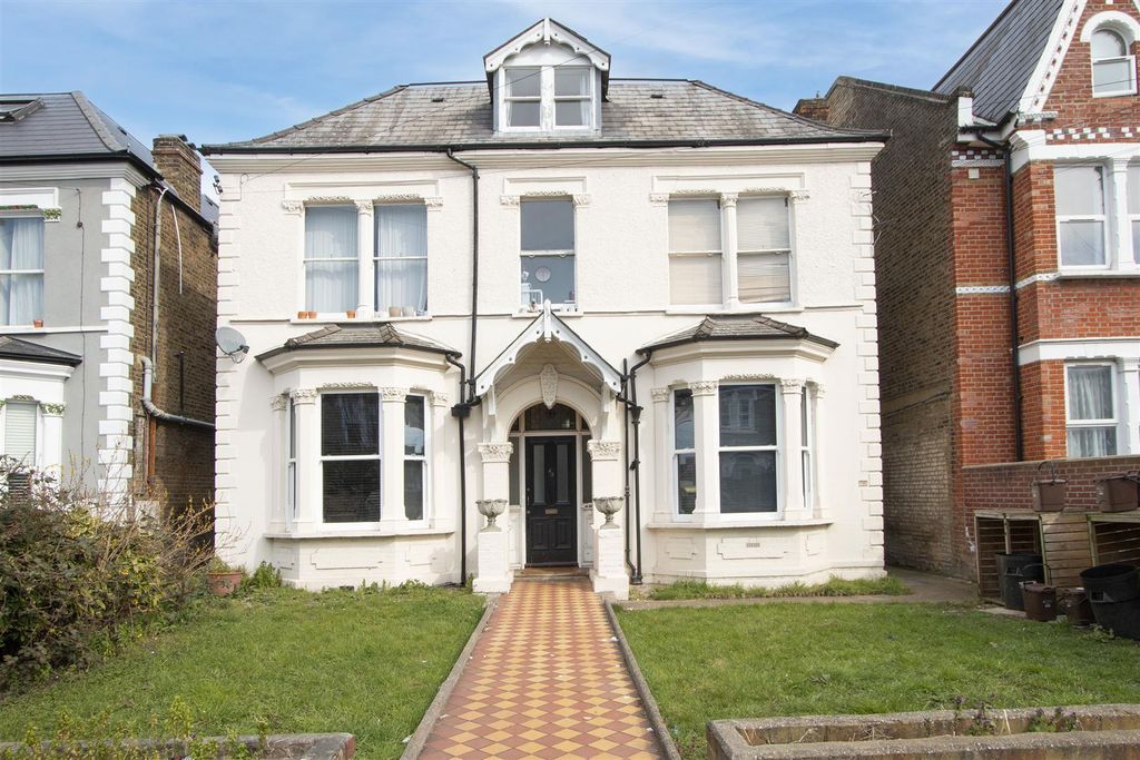 Property photo 1 of 9 49B Longley Road Sw17 External 1.Jpg