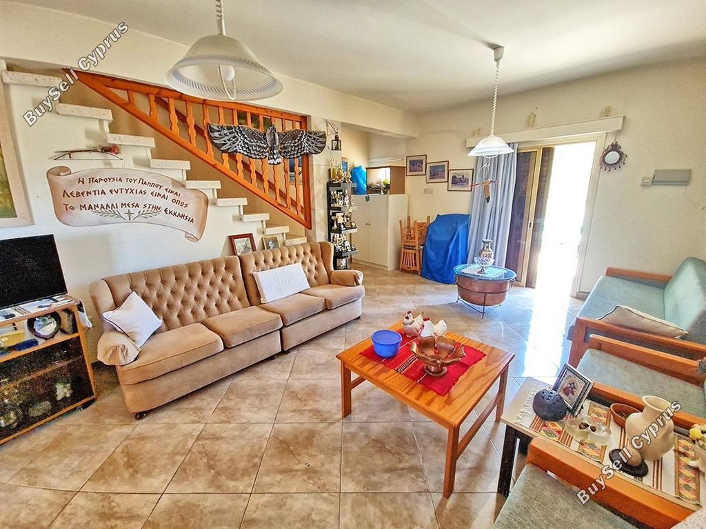 Property photo 3 of 35