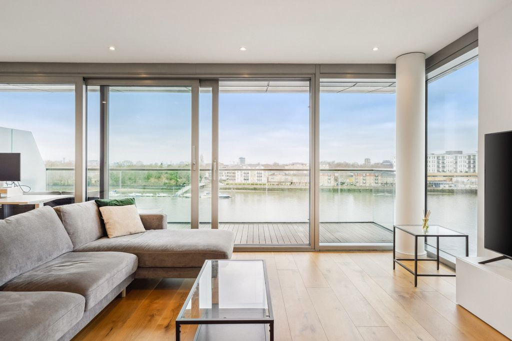 Property photo 1 of 28