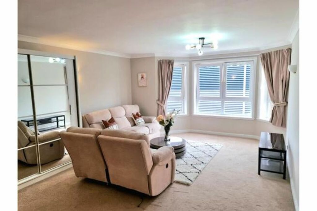 Property photo 2 of 15 Lounge