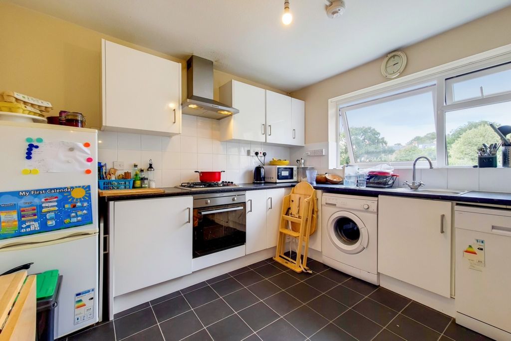 Property photo 1 of 11 Kitchen