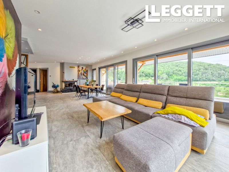 Property photo 3 of 10