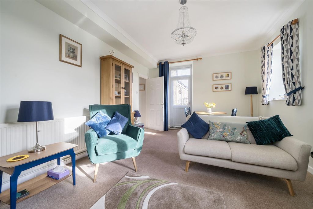 Property photo 2 of 17 Sitting Room