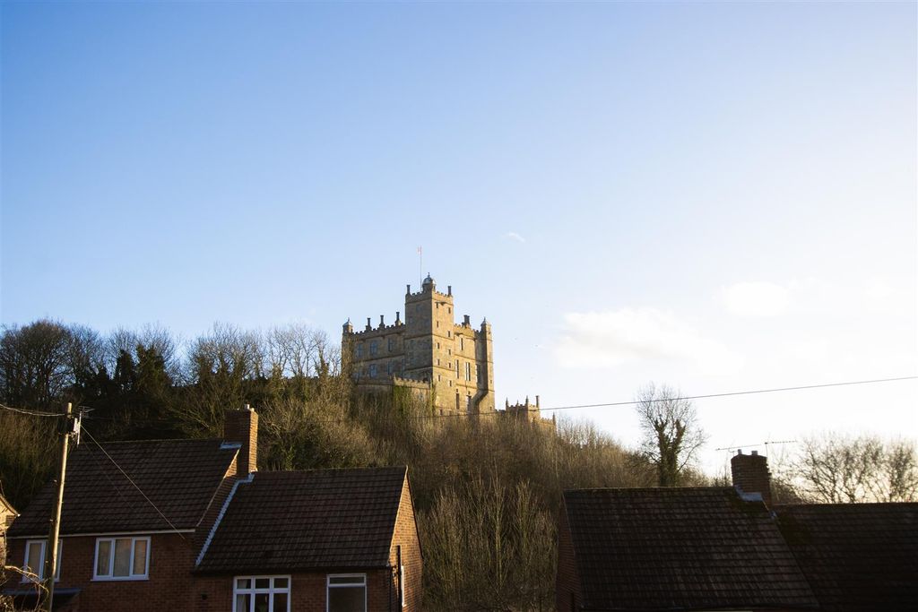 Property photo 2 of 17 Castle View